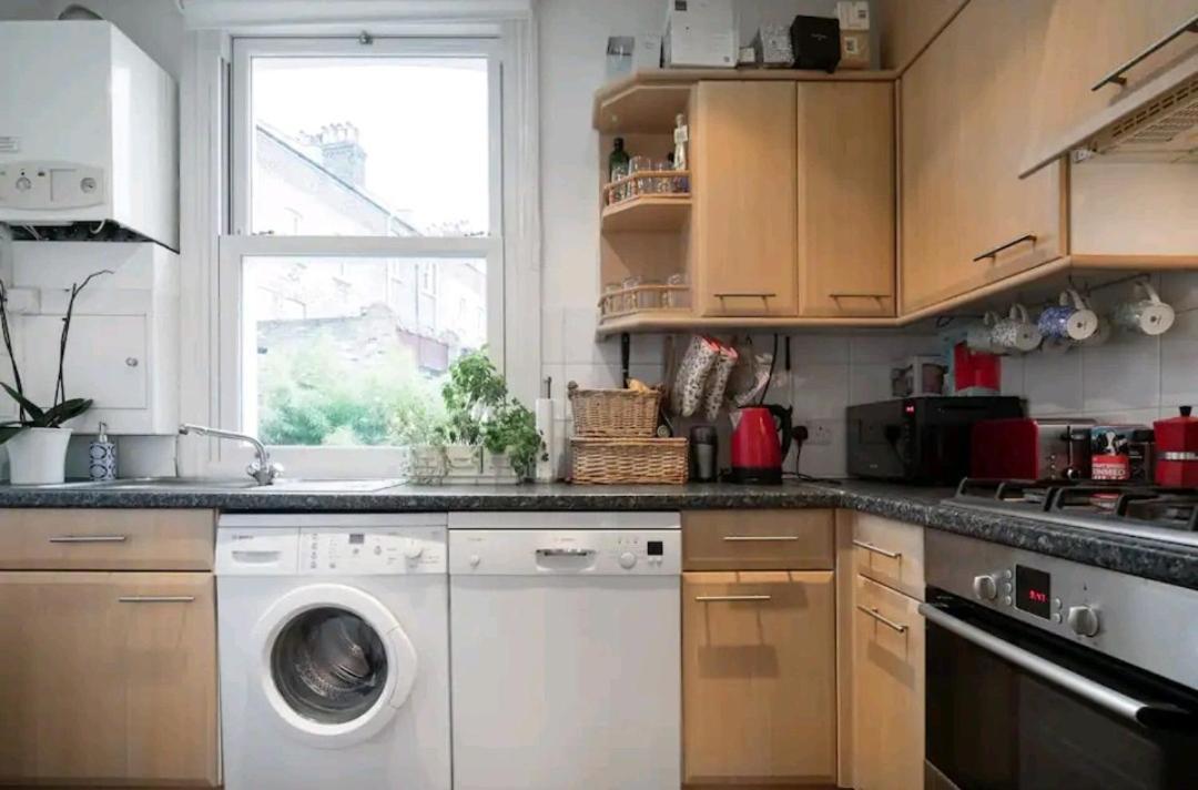 Stylish Room With Private Bath & Terrace In Super Central Clapham Junction Minutes From Victoria, Waterloo London Eksteriør bilde